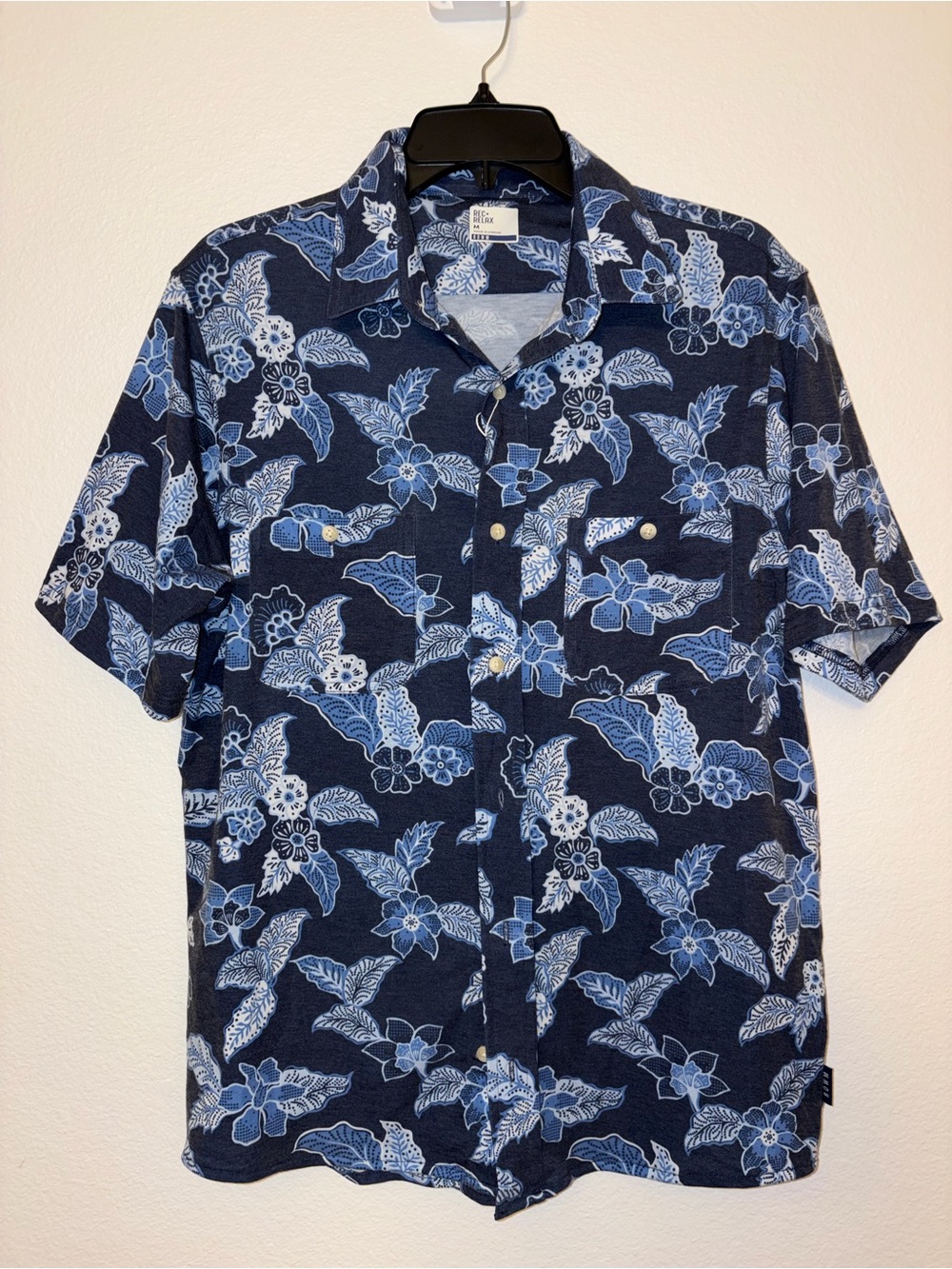 ROWM REC+ RELAX Blue Floral Batik Short Sleeve Button Front Shirt M